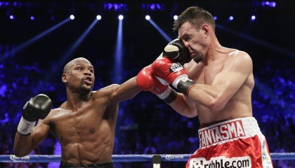 【海星体育官网】神换人再度导演逆转！小马丁高速反击一锤定音，球队3-1豪取关键胜利，埃泽助攻闪耀全场