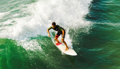 海星体育官网：足协杯决赛烽烟落定，于汉超一锤定音，晏新力染红留憾，申花力克泰山夺冠