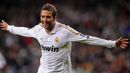 海星体育网址-迪马利亚欧洲夺冠引发阿根廷国内激烈争议，荣耀背后的民族情感裂痕