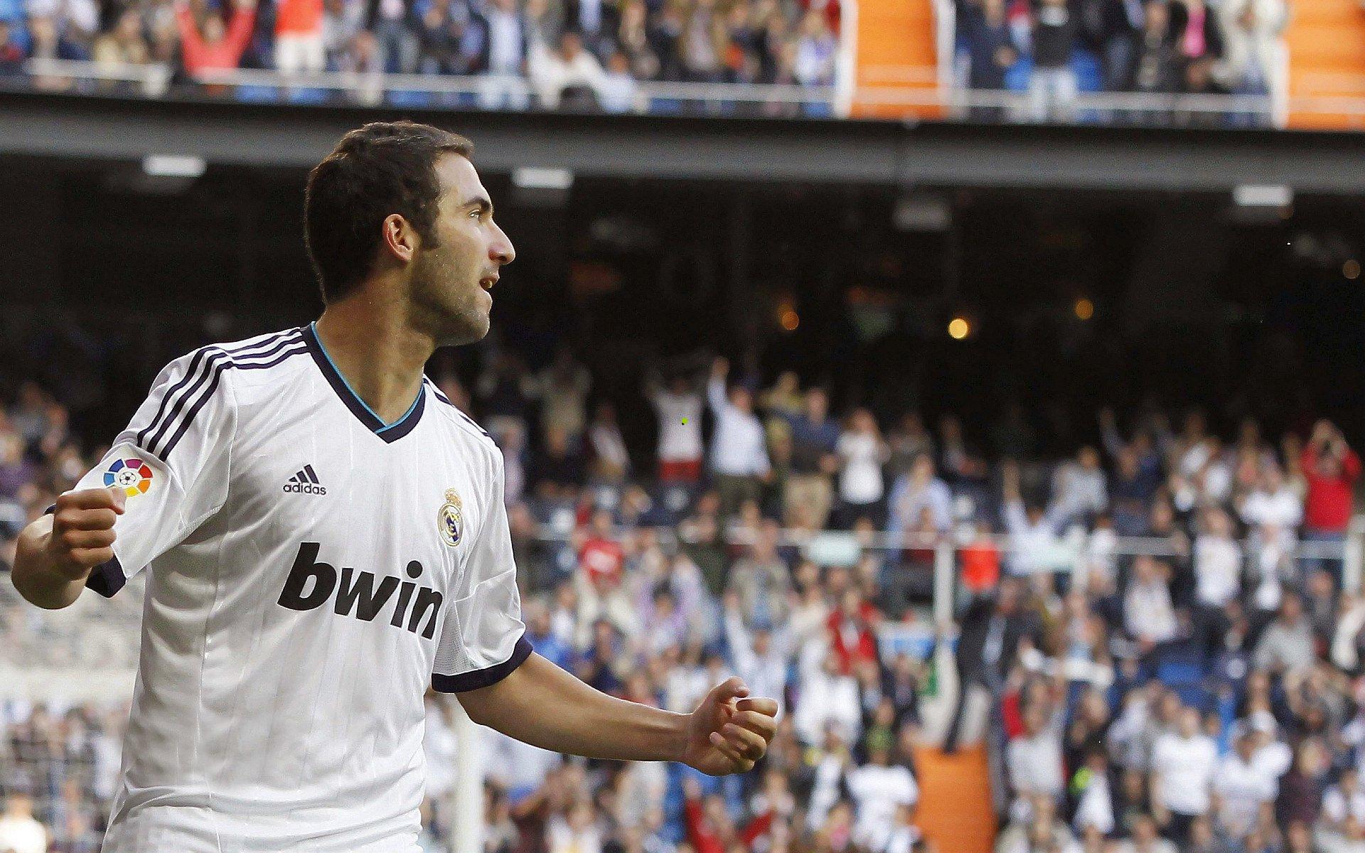 亚历山大底角三分箭箭穿心 13投10中狂揽26+8率队掌控全局